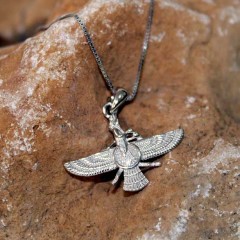 گردنبند نقره طرح فروهر (فر کیانی)